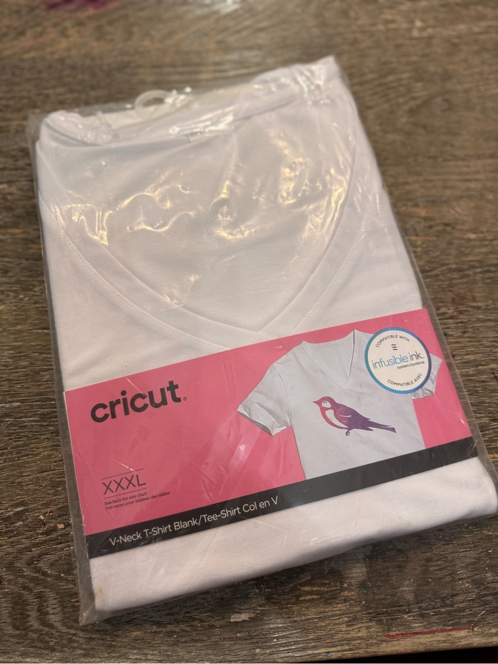Cricut White V-Neck Tee - XXXL Blank Shirt